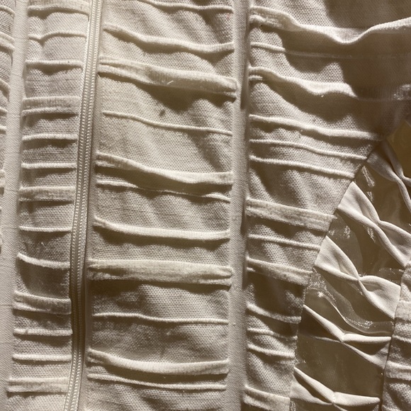 🥳Bellessa white zippered light jacket/top. Size 6 - Picture 2 of 8